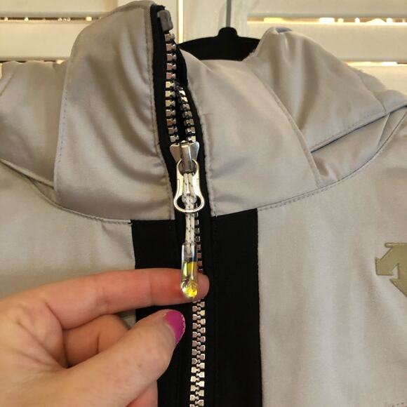 Descente Red and Black Hooded Full Zip Ski Jacket - Picture 2 of 8